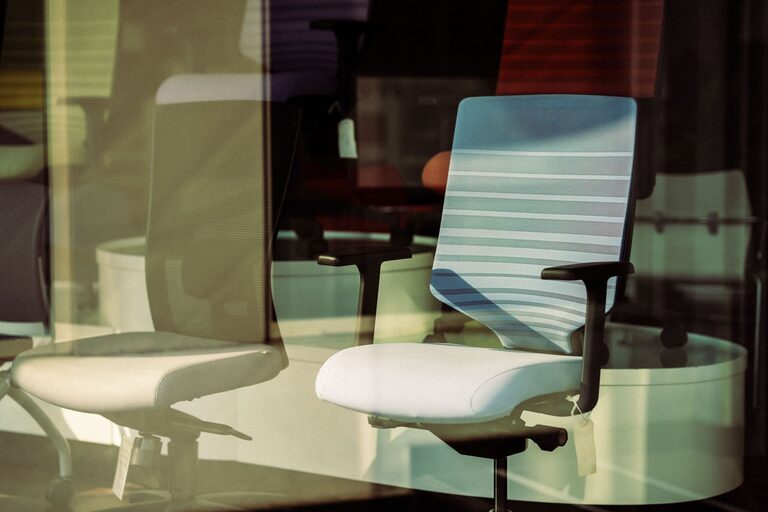 How to Choose a Comfortable Desk Chair for Your Workspace